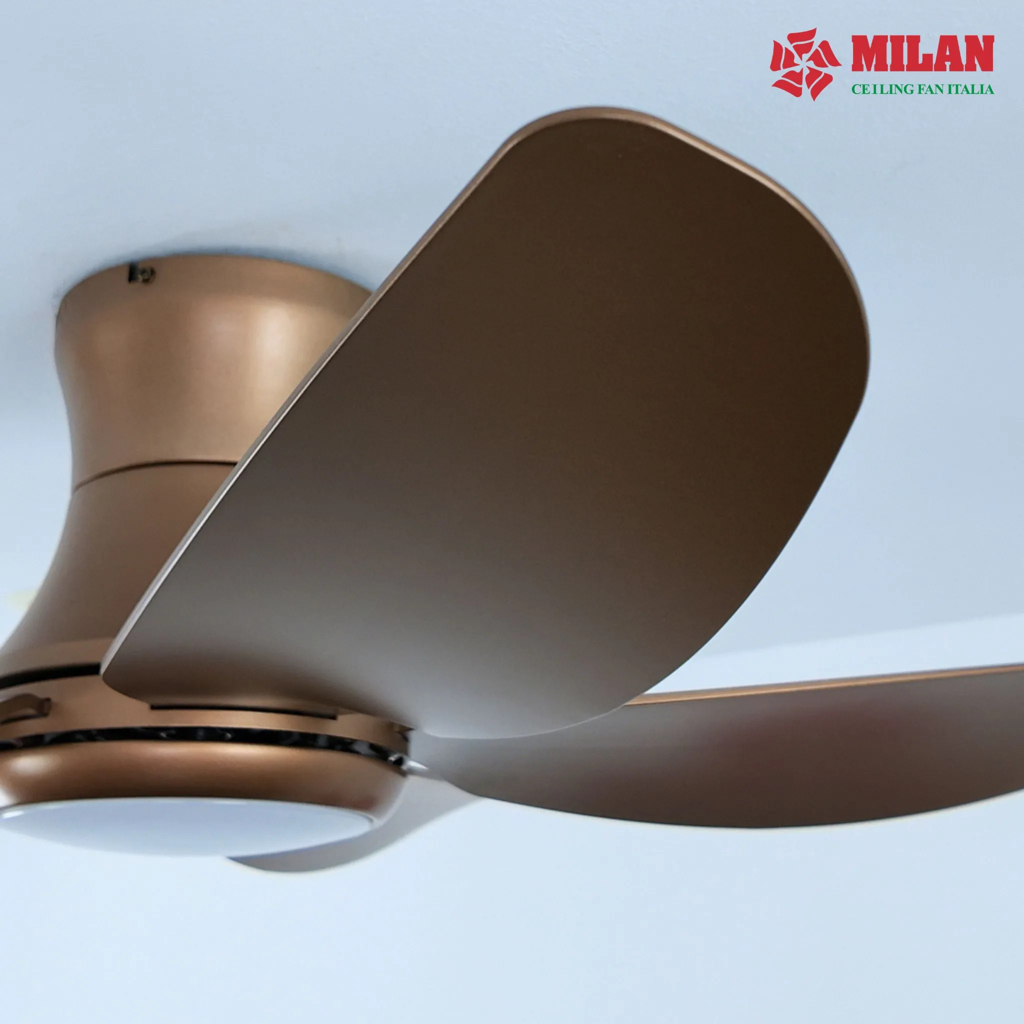 Cánh quạt trần FY588 - Màu Đồng Cát được làm từ nhựa ABS cao cấp.